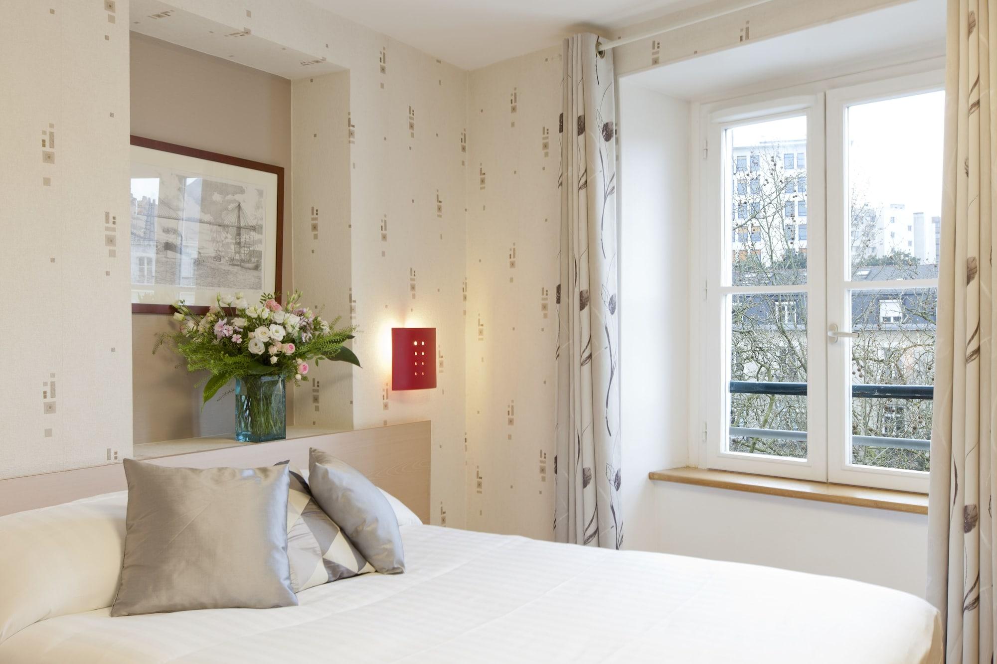 Hotel Logis Duquesne 2*
