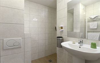 Logis Duquesne Hotel